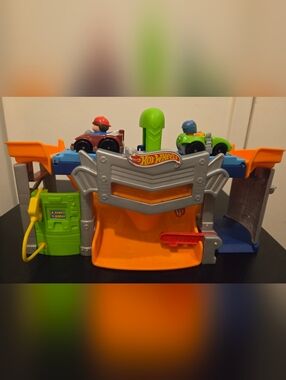 Little People Hotwheels Wheelie Car Race And Go Trackset